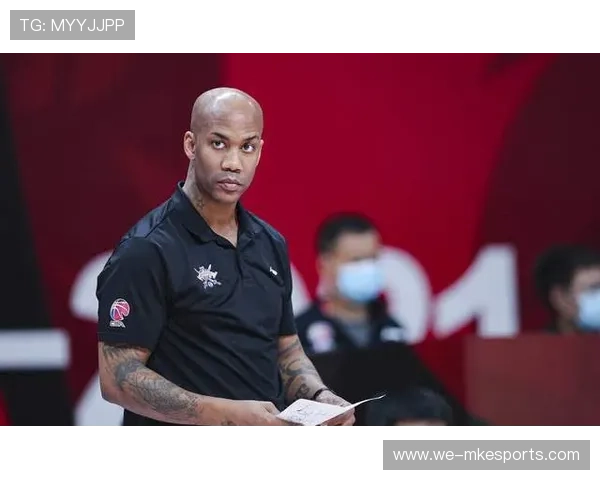 《功夫足球中的秃头球星如何凭借绝技逆袭成传奇》